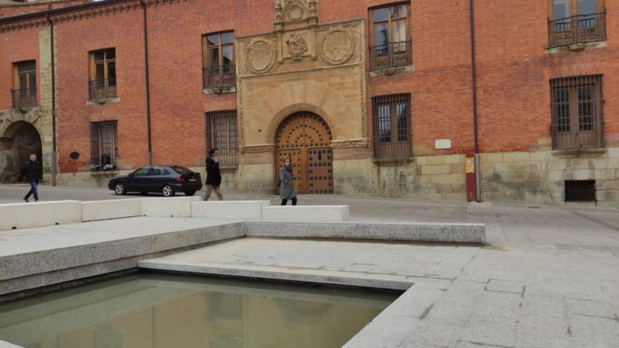 Benavente: Cortada al tráfico parte de la calle Santa Cruz por la reanudación de obras en plaza San Francisco