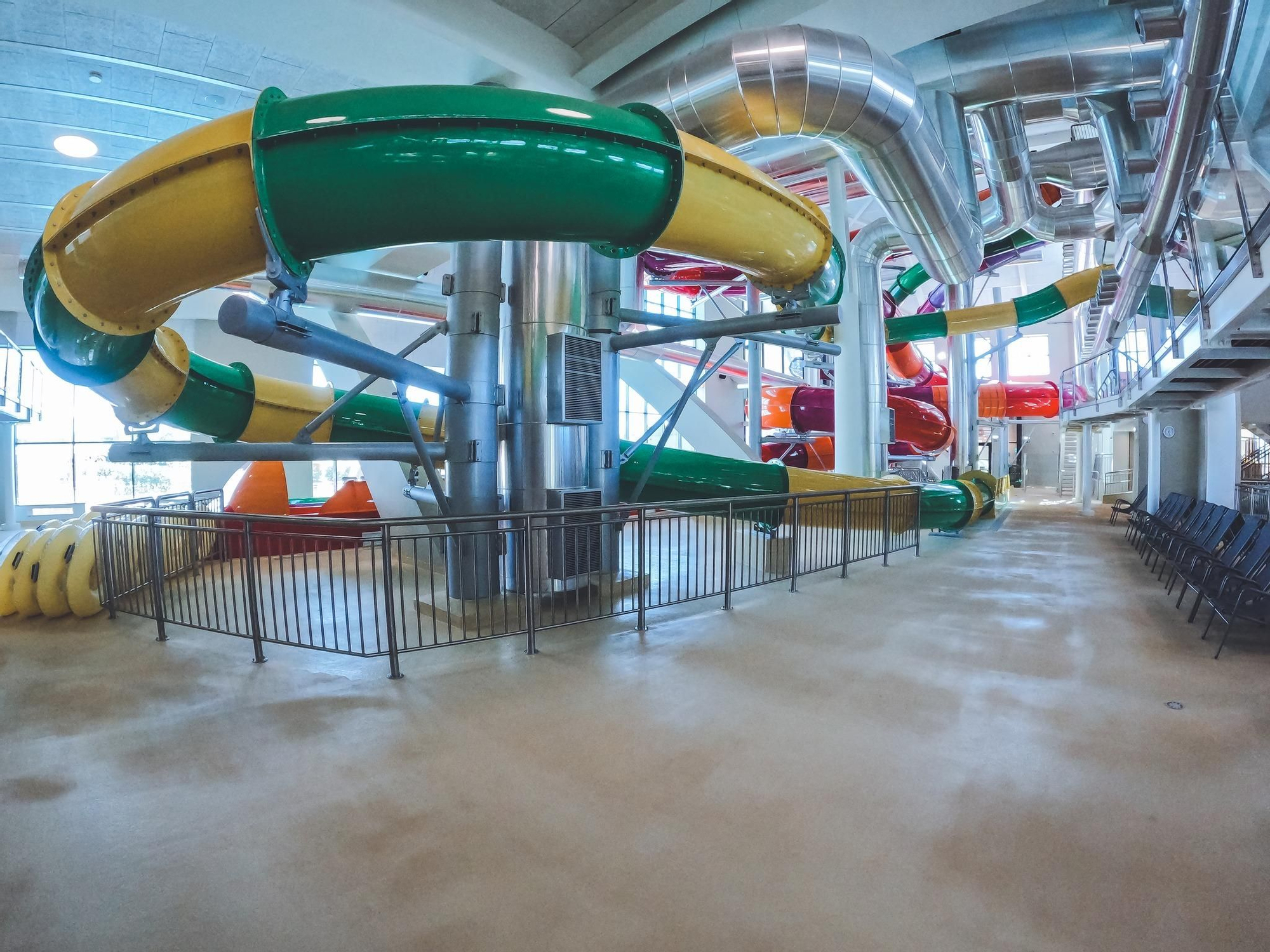 Viaje por el parque acuático cubierto de Portugal