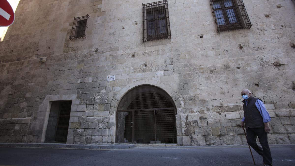 Fachada de los inmuebles municipales de la calle Jorge Juan por donde se ha proyectado el segundo acceso para entrar al MACA.