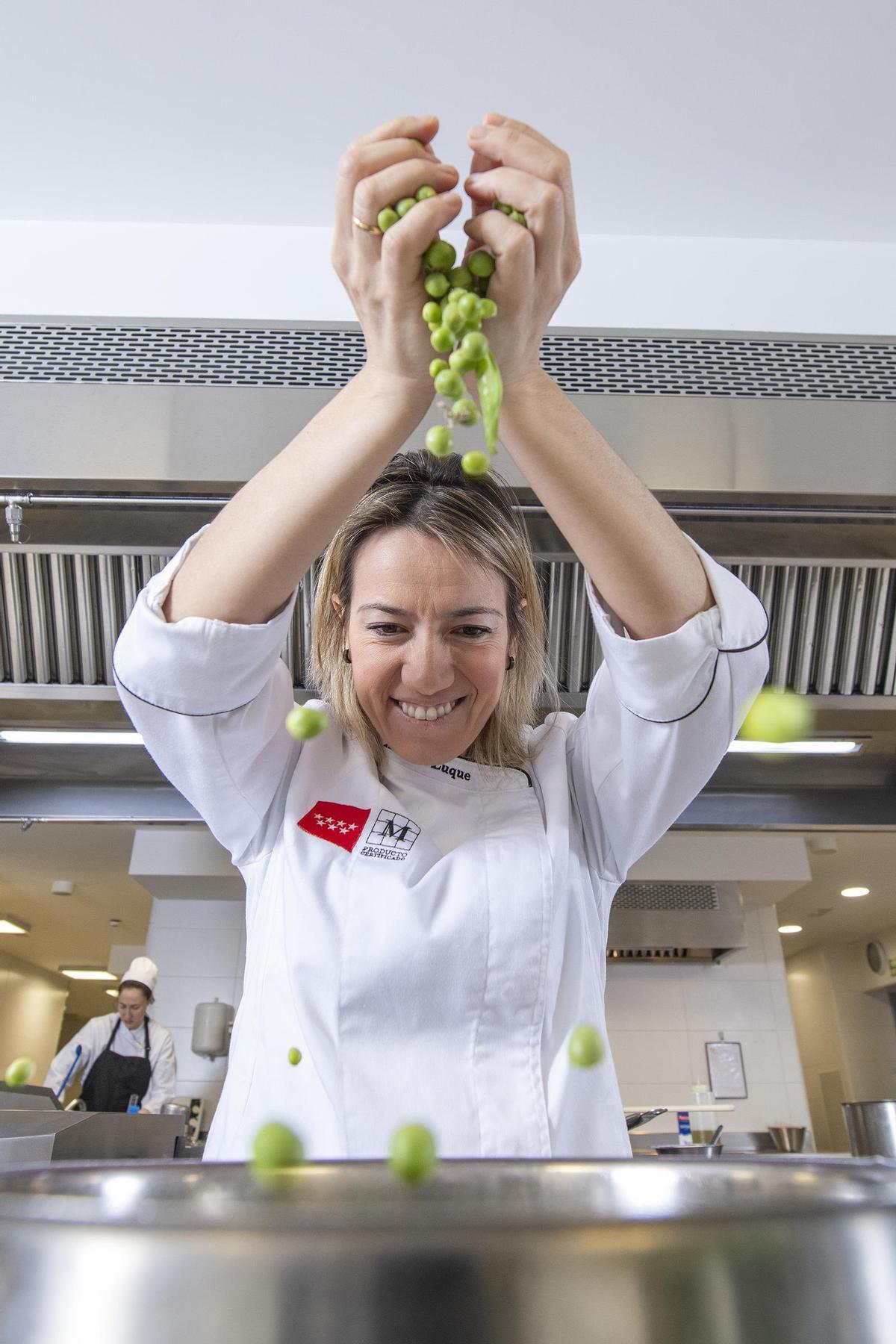 La chef y dietista Xandra Luque, madrina de la sexta edición del Día Mundial de la Tapa de Lavapiés, impartirá un showcooking de croquetas saludables en directo.