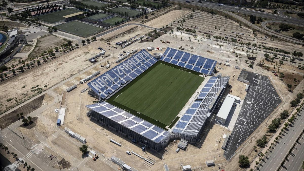 Imagen aérea de la 'mini Romareda, prácticamente finalizada, hace dos semanas.