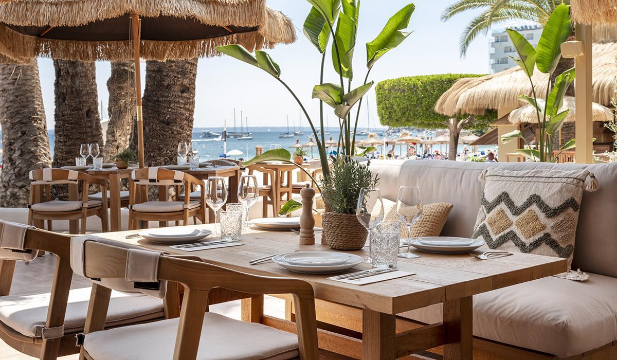 El nuevo Beso Beach Mallorca es un soñado restaurante frente al mar.