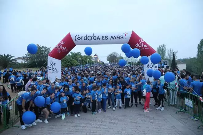 Un tsunami azul recorre Córdoba por el autismo