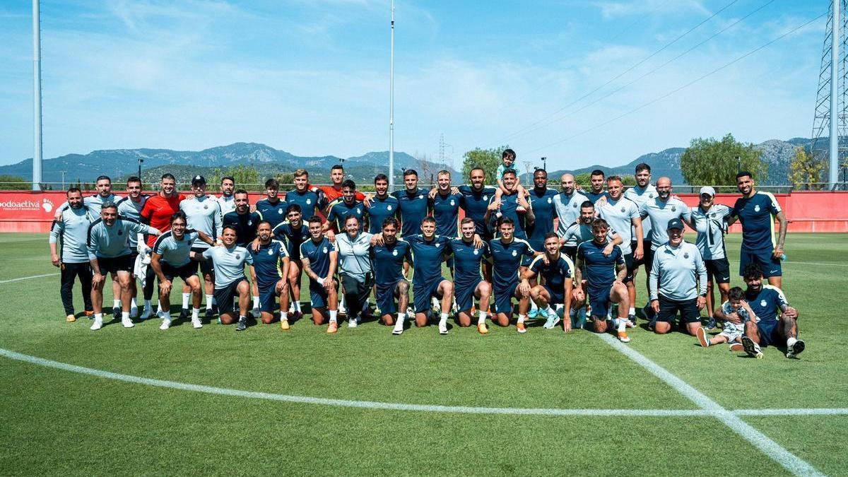 Foto de familia de la plantilla del Mallorca.