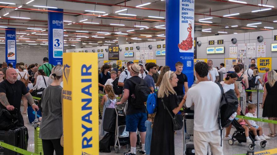 El aeropuerto de Palma arrastra retrasos generalizados por el mal tiempo
