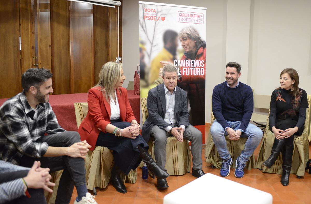 García Page ha mantenido un encuentro y un coloquio con afiliados del PSOE.