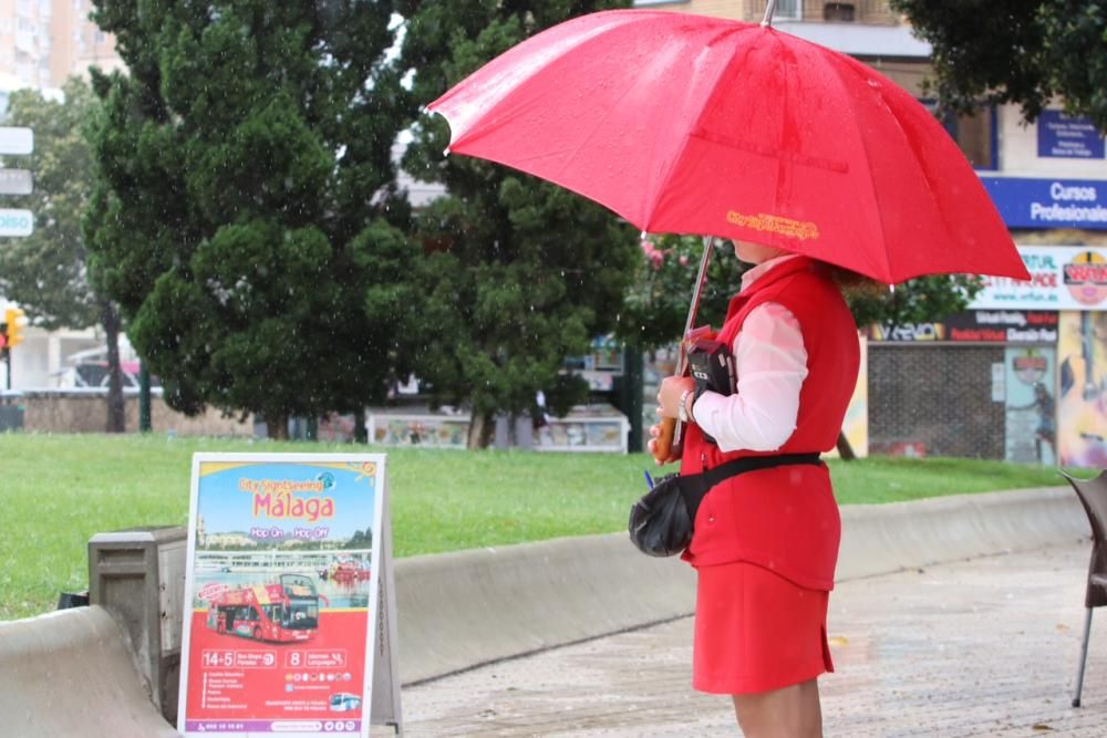 La semana se despide con una mañana lluviosa en Málaga capital, que verá cómo se abren los cielos de cara al fin de semana