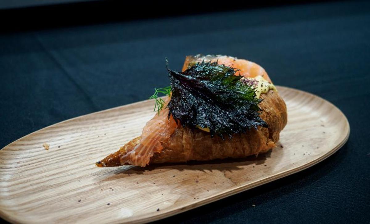 I Concurso del Mejor Cruasán Gourmet con salmón ahumado coronó a Eric Ortuño, de L’Atelier (Barcelona).