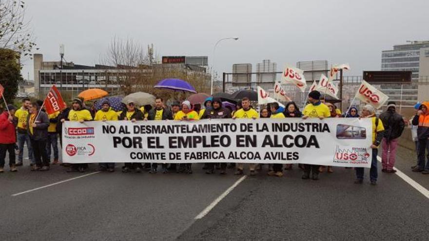 La plantilla avilesina de Alcoa se manifiesta en Coruña contra el cierre de las fábricas gallega y asturiana