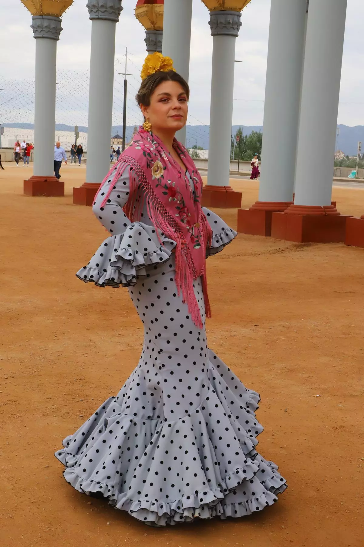 Trajes de gitana en El Arenal el último día de Feria