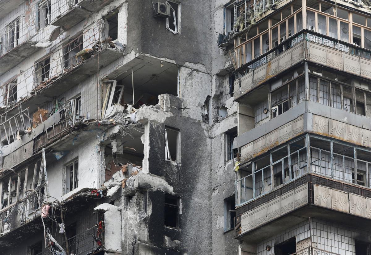 Edificios residenciales de Mariúpol destruidos por los bombardeos rusos.