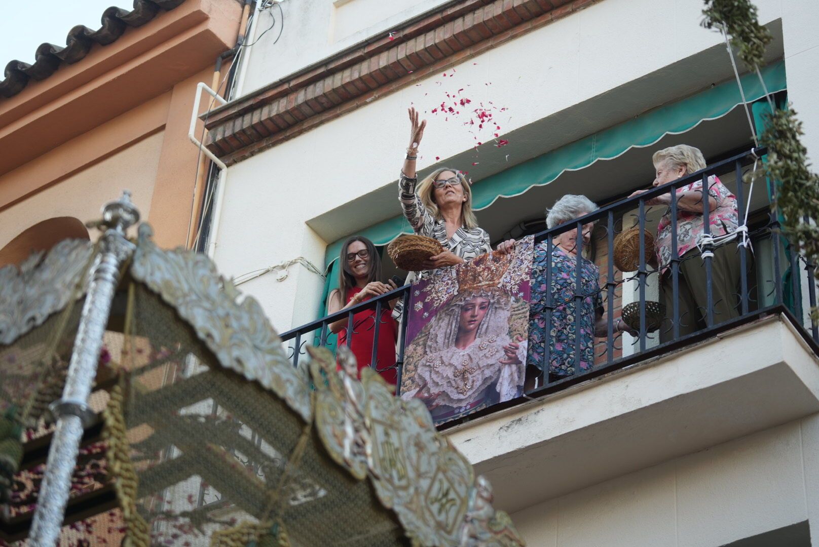 Bulla en las calles la tarde del Magno Vía Crucis