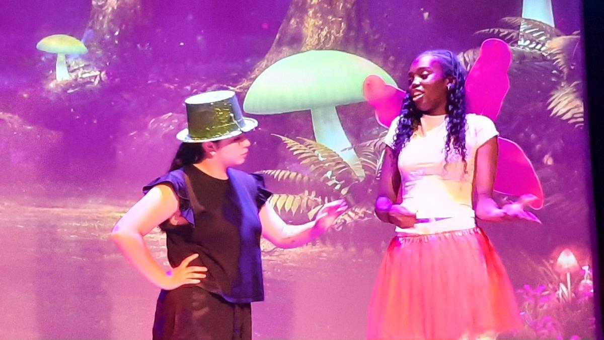 El IES Francisco Grande Covián de Zaragoza se sube de nuevo al escenario para su tradicional recital literario