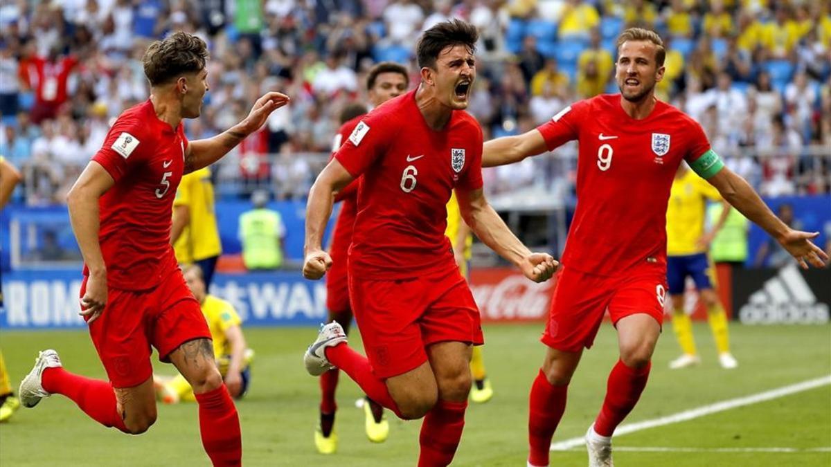 Los ingleses celebrando el primer tanto de Maguire