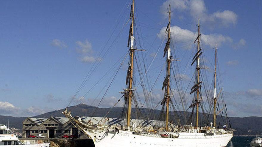 El velero-escuela ruso estuvo por última vez en Galicia en 2001.  // Aguete