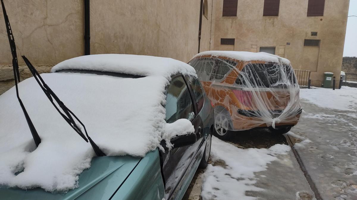 La nieve impide salir de casa en los pueblos del interior de la C. Valenciana