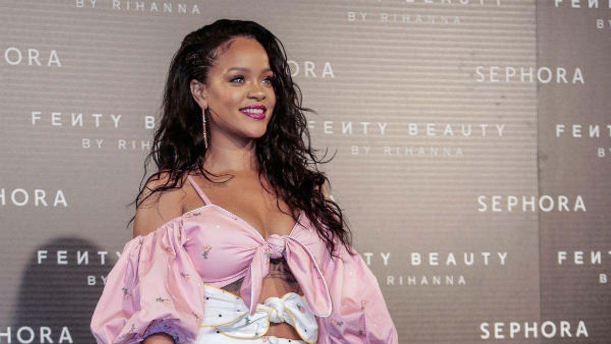 Los famosos no se pierden la llegada de Rihanna a España