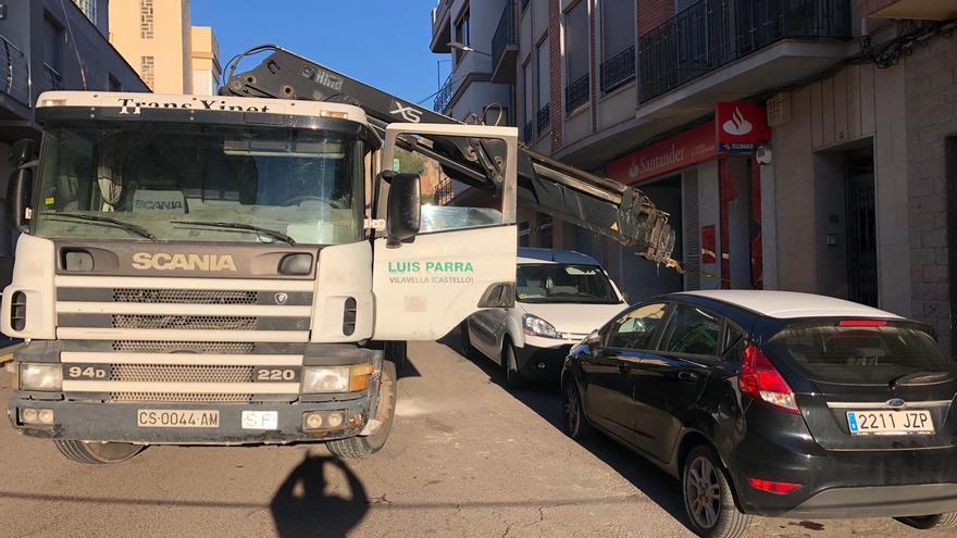 Robo de película en la Vilavella: arrancan un cajero con un camión pluma