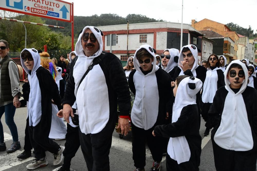 Los participantes en el Enterriño de Bueu.