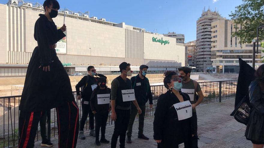 Manifestación frente al Palacio de Esteban contra la llegada de Campuzano a Educación