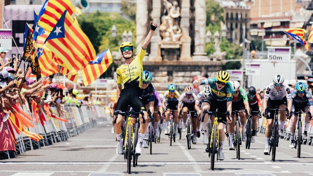 Vos, aixecant el puny, i Veenhoven celebrant el triomf de la seva companya
