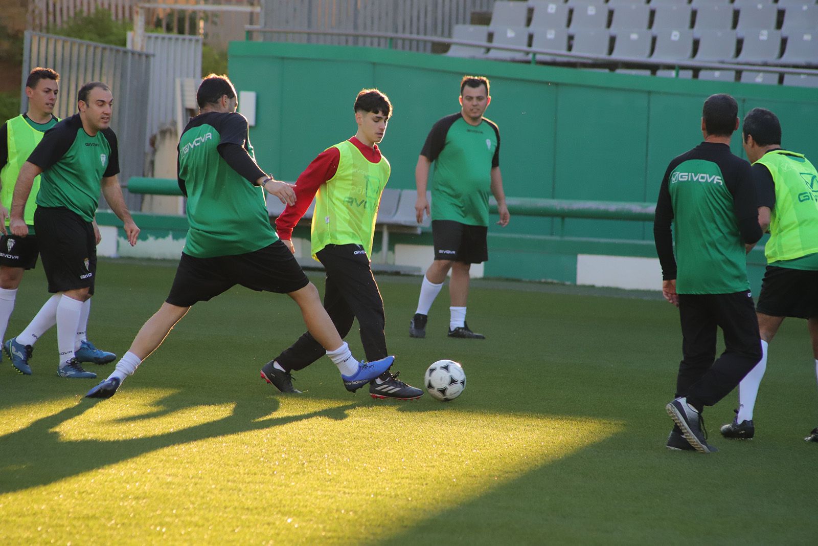 El Córdoba CF Genuine y su entrenamiento de Navidad, en imágenes