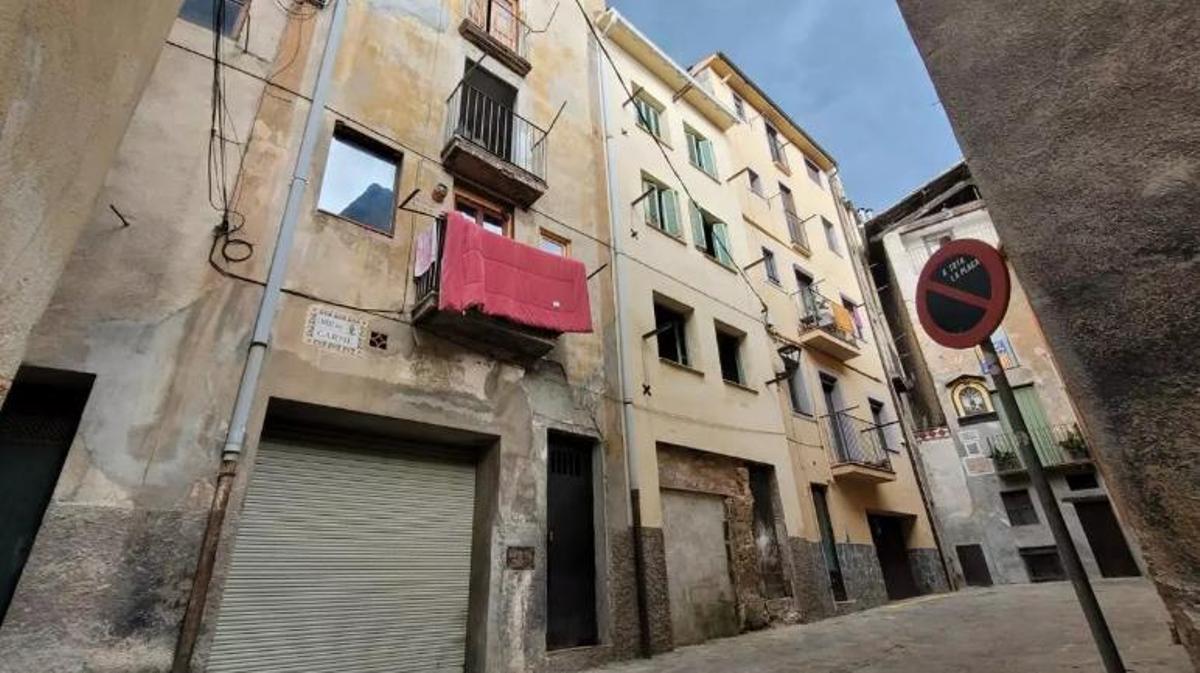 La calle del Carme de Berga, donde los Mossos investigan la muerte del hombre que apareció flotando en La Baells.