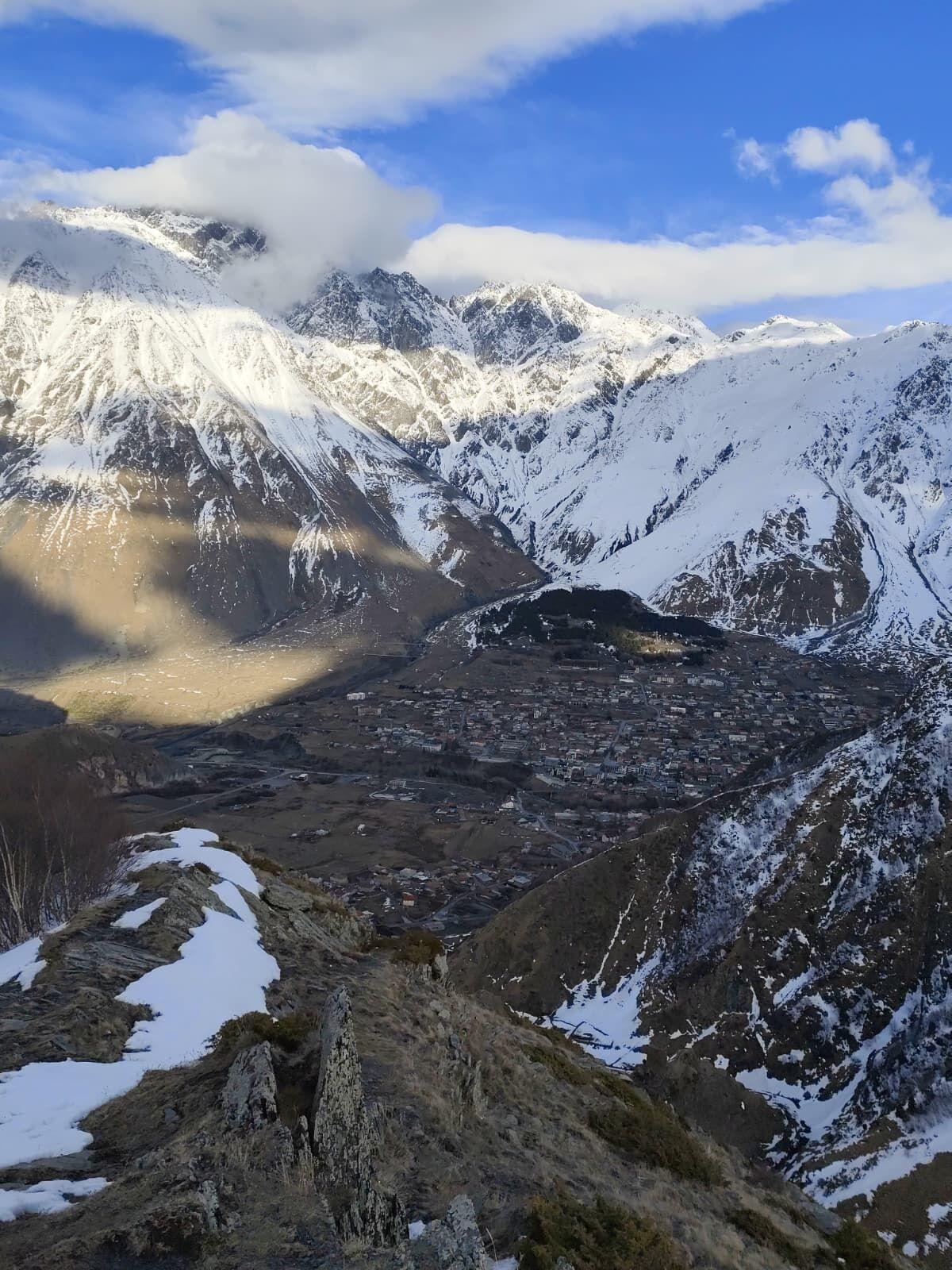 Stepantsminda visto desde un mirador
