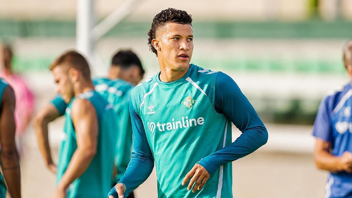Nelson Deossa, durante un entrenamiento con el Betis