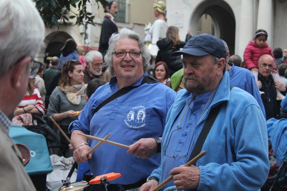 Tarda de Santa Creu  dansa d''Euskadi i gegants