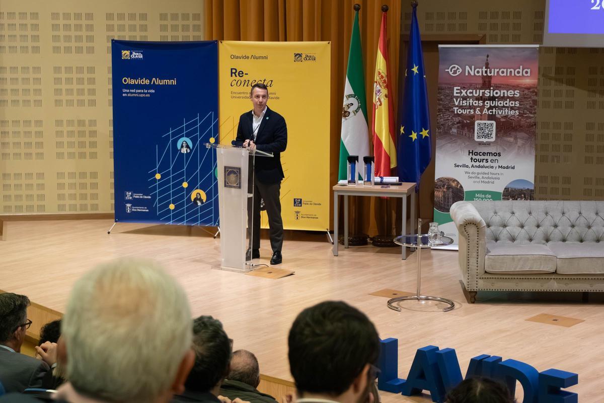 Carlos Pérez, CEO de Naturanda Turismo Ambiental, durante su discurso en la gala