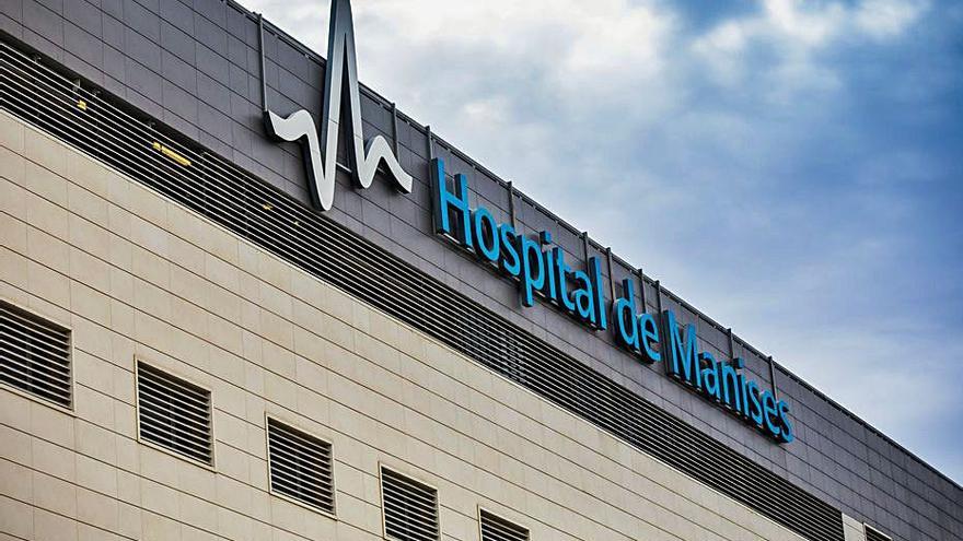 Fachada del hospital de Manises. | L_EMV