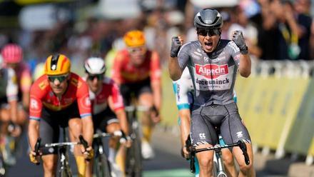 Jasper Philipsen celebra su victoria en la etapa 16 del Tour de Francia 2024