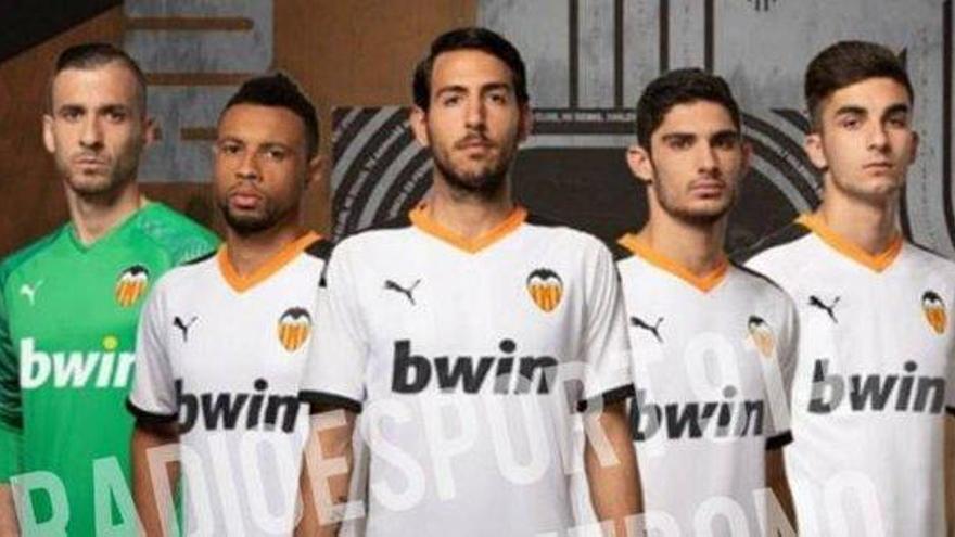 Parejo, Guedes, Coquelin, Jaume y Ferran ya tienen la nueva camiseta del Valencia