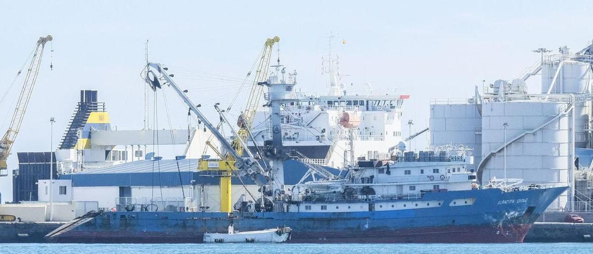 Costado de estribor del “Albacora Caribe”, amarrado recientemente en el puerto de Las Palmas