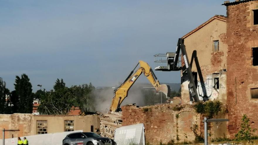 Ampans comença l&#039;enderroc de l&#039;antiga fàbrica Vinyes