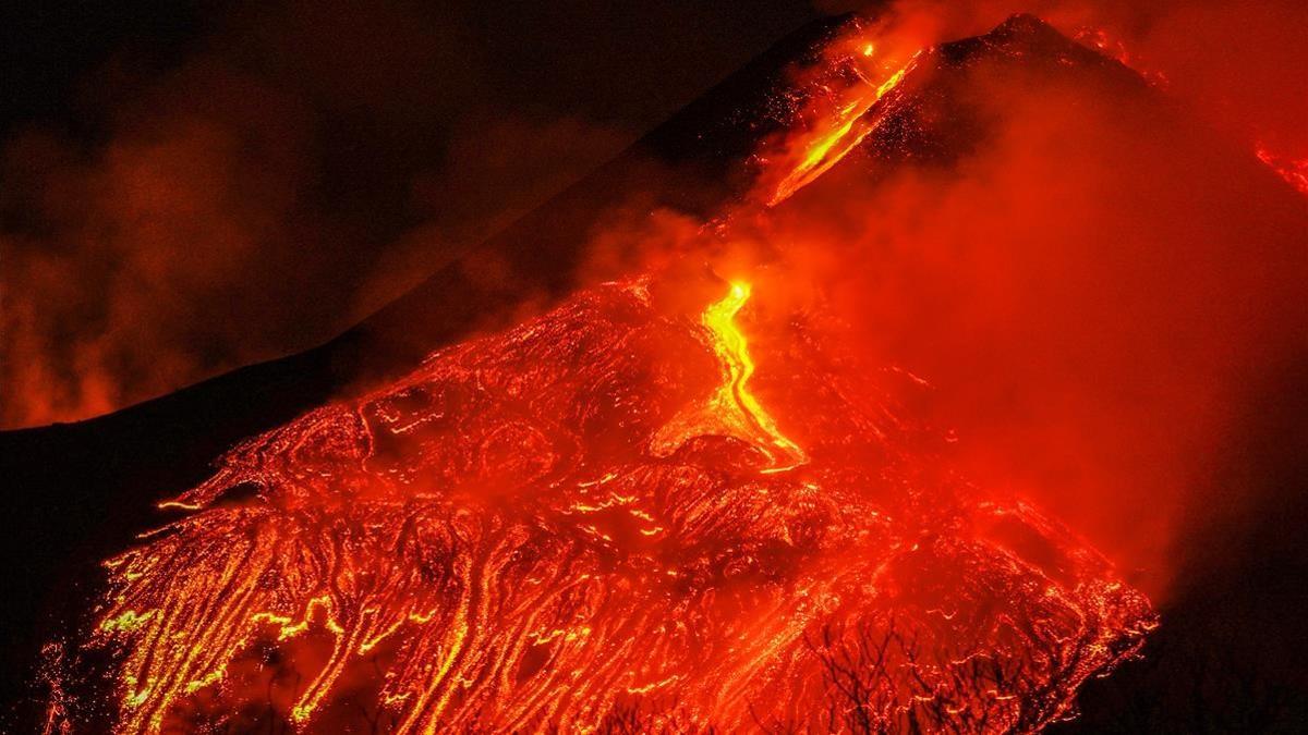 El volcán Etna en erupción.