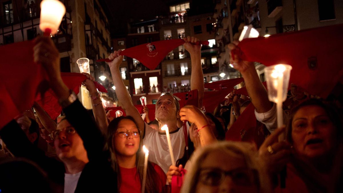 A las 12 de la noche, se han dado por finalizados oficialmente los Sanfermines 2025 con el canto del Pobre de Mí.