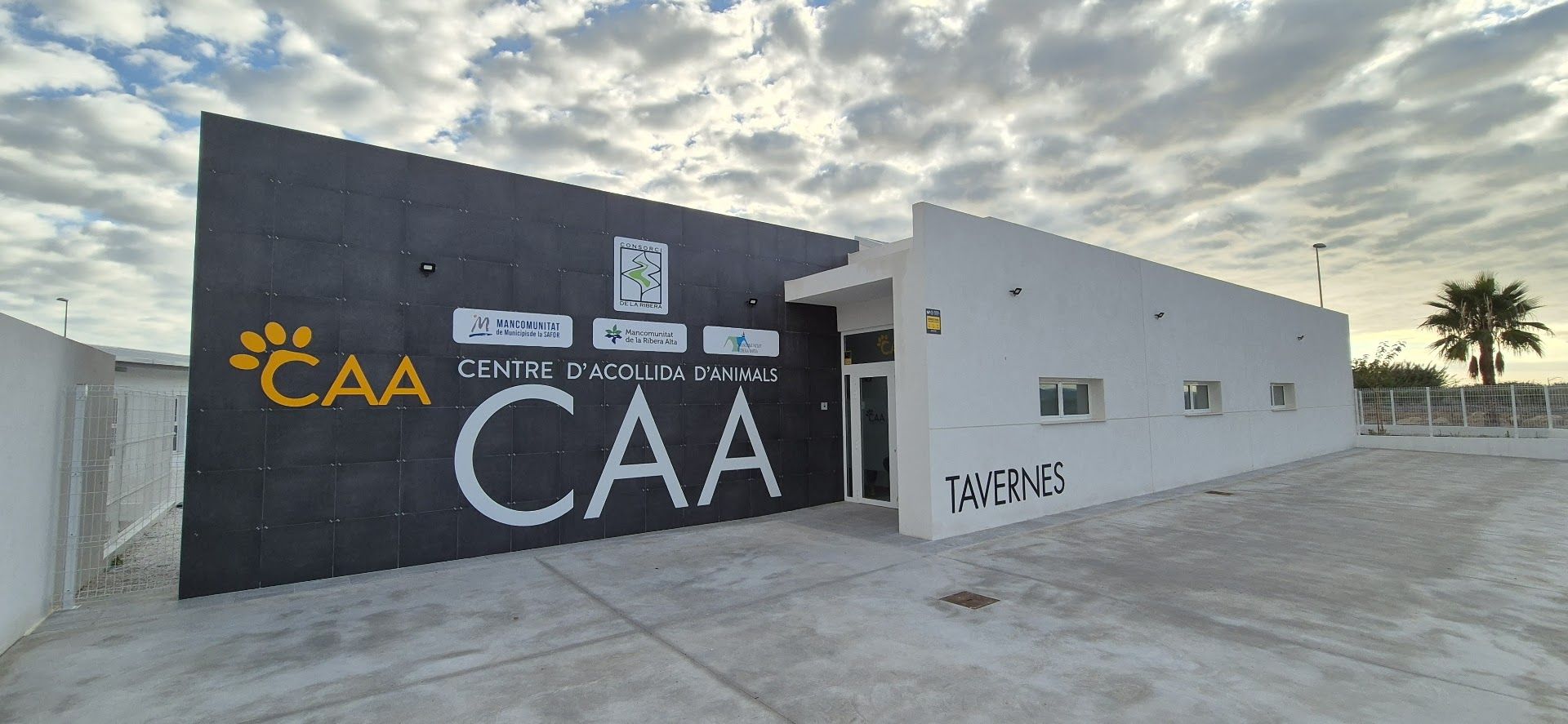 Inauguración del Centro de Acogida de Animales de la Safor en Tavernes de la Valldigna