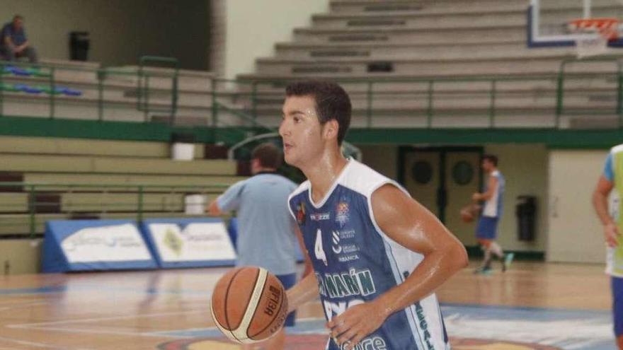 José Simeón durante un entrenamiento en A Raña. // Santos Álvarez