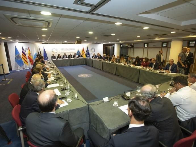 28.01.20. Las Palmas de  Gran Canaria. Cumbre sobre el transporte y la movilidad de los territorios extrapeninsulares. Presidencia del Gobierno de Canarias. Foto Quique Curbelo