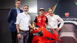 Marc Márquez fue el padrino de excepción en la apertura del nuevo concesionario Ducati en Barcelona
