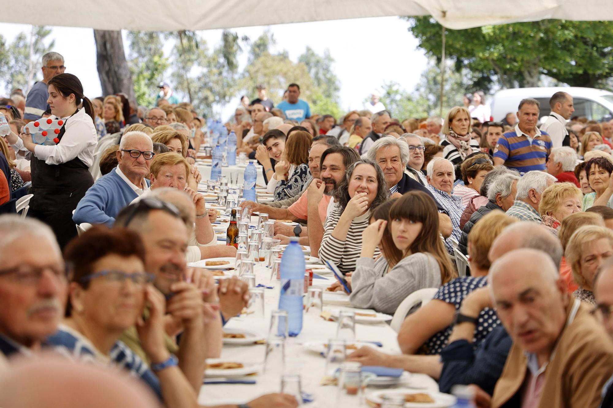 Monte Castrove acoge la tradicional romería organizada por el PP