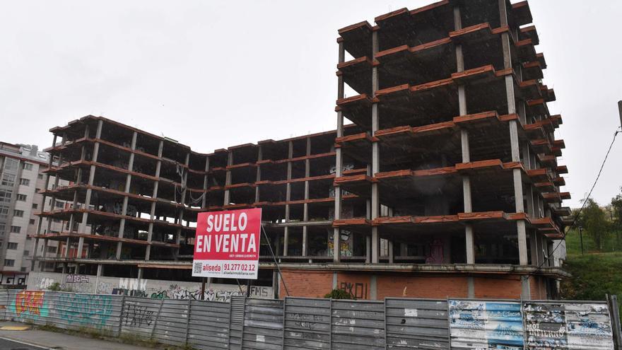 El esqueleto de A Fontenova, un proyecto de la burbuja sin obras desde 2012, sale a la venta