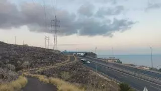 Un puente hacia ningún lugar sobre la autopista del Sur de Tenerife
