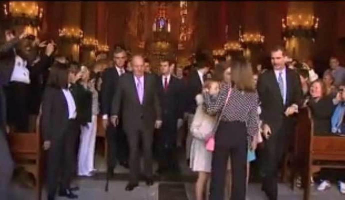 El lenguaje no verbal del polémico vídeo de la reina Letizia y Doña Sofía: "Hay actitudes agresivas"