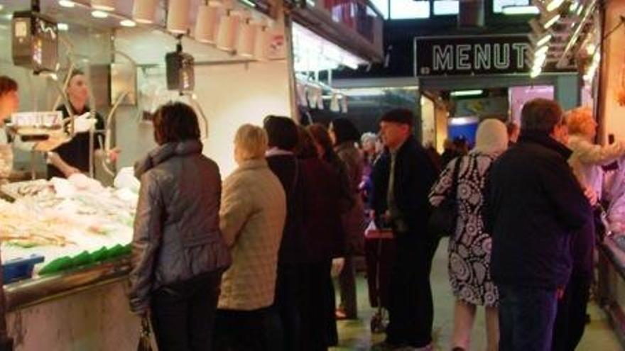 El Mercat Puigmercadal de Manresa, en perill per la crisi i les grans àrees comercials