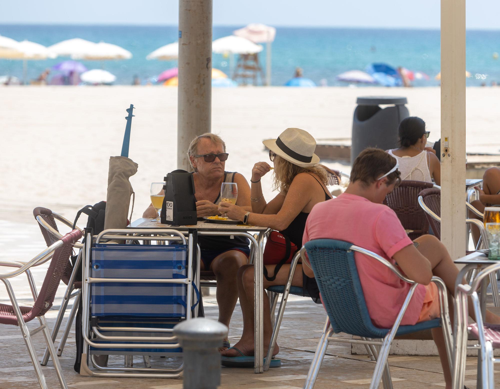 Las playas de Alicante rozarán el lleno en agosto