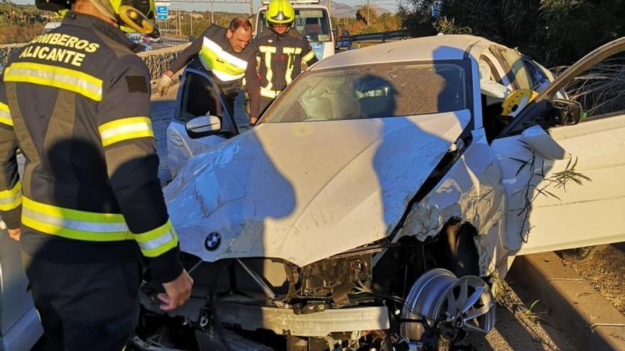 Dos heridos leves en un accidente en la avenida de Dénia de Alicante