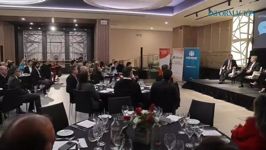 Diálogos para el Desarrollo con Fernando Trías de Bes y Begoña Villacís.